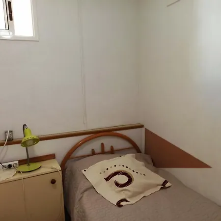 梅尔沃德 - 乔伊公寓 *